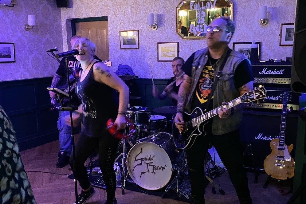 Band playing at the Oddfellows Arms in Keswick